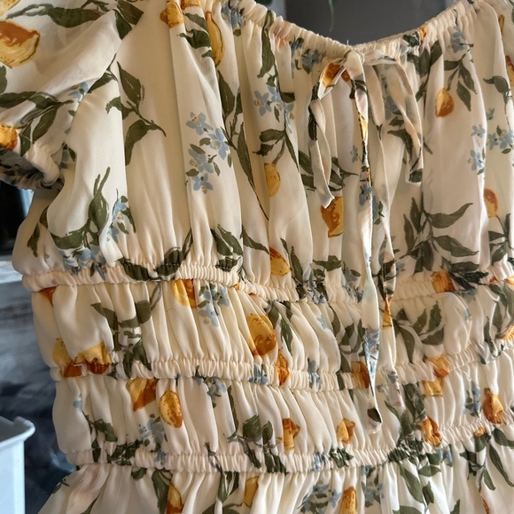 Japna | Floral Yellow/Cream Floral Puff Sleeve Top - Picture 2 of 5
